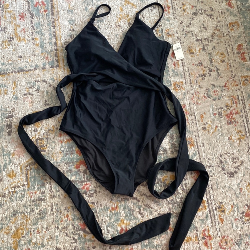 NWT American Eagle swimsuit size L